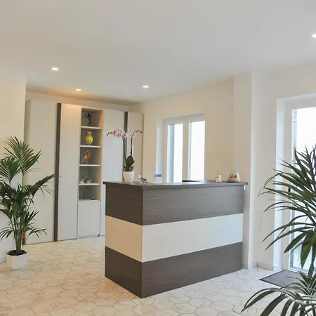 Πανσιόν Domus Fontana 3*